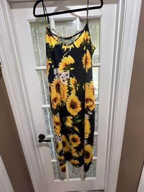 Huskary Women's Casual Sunflower Print V-Neck Spaghetti Strap Maxi Dress